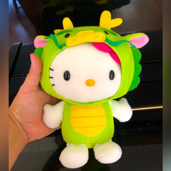 Hello Kitty Japanese Dragon - Picture 1 of 3